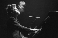     Tom Waits - On The Other Side Of The World 